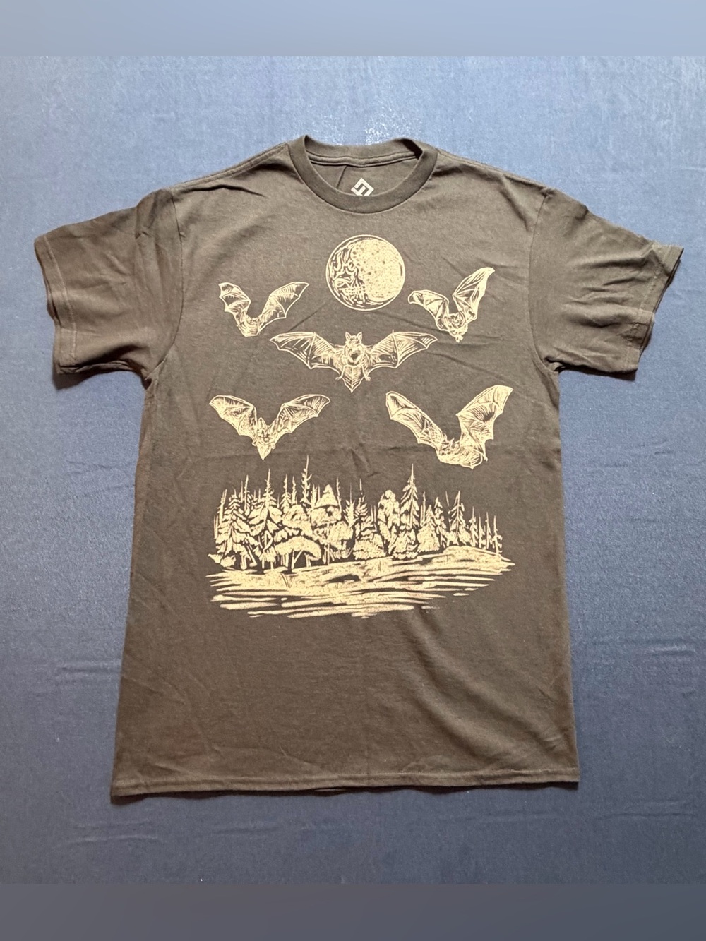 100% Cotton NWOT Medium H3 Sportgear Bats & Skull Moon Graphic Tee